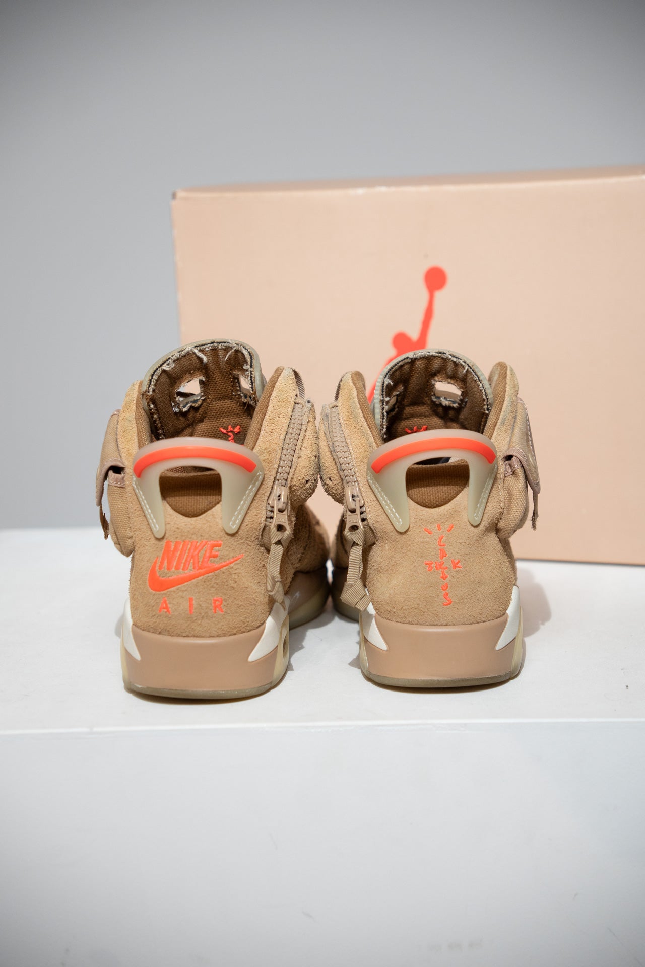 Jordan 6 Travis Scott British Kaki (Taille 40,5)