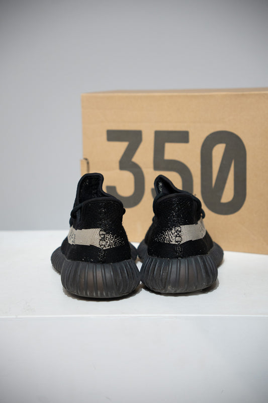 Yeezy 350 V2 Oreo (Taille 41 1/3)