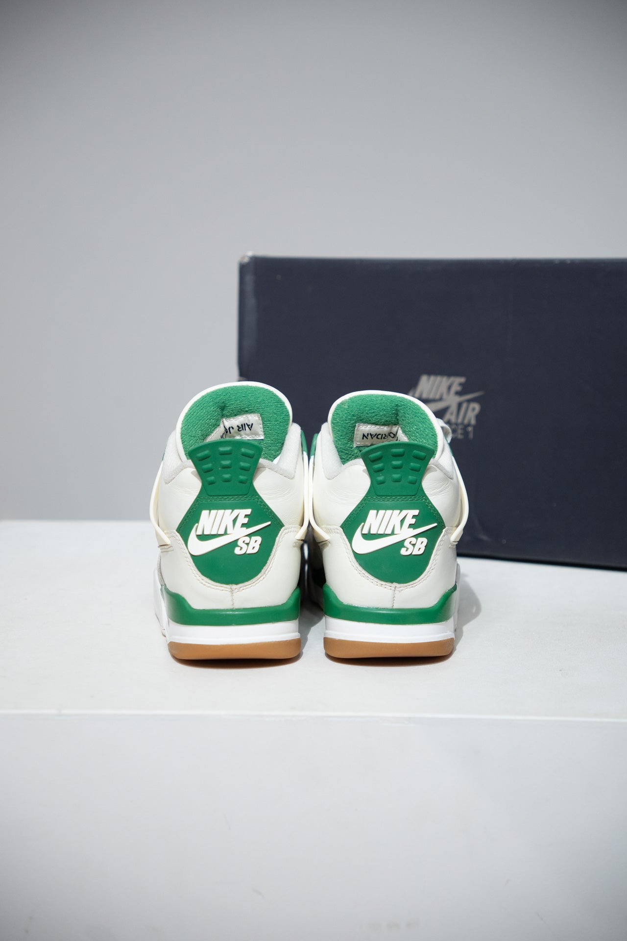 Jordan 4 SB pine Green (Taille 35,5)