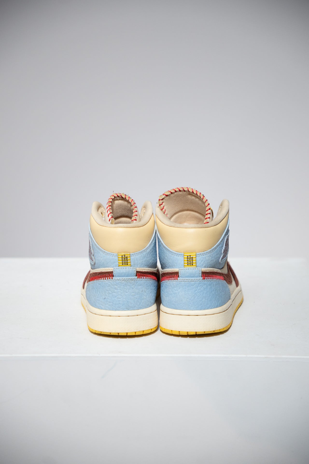 Jordan 1 Mid Maison Chateau Rouge (Taille 41)