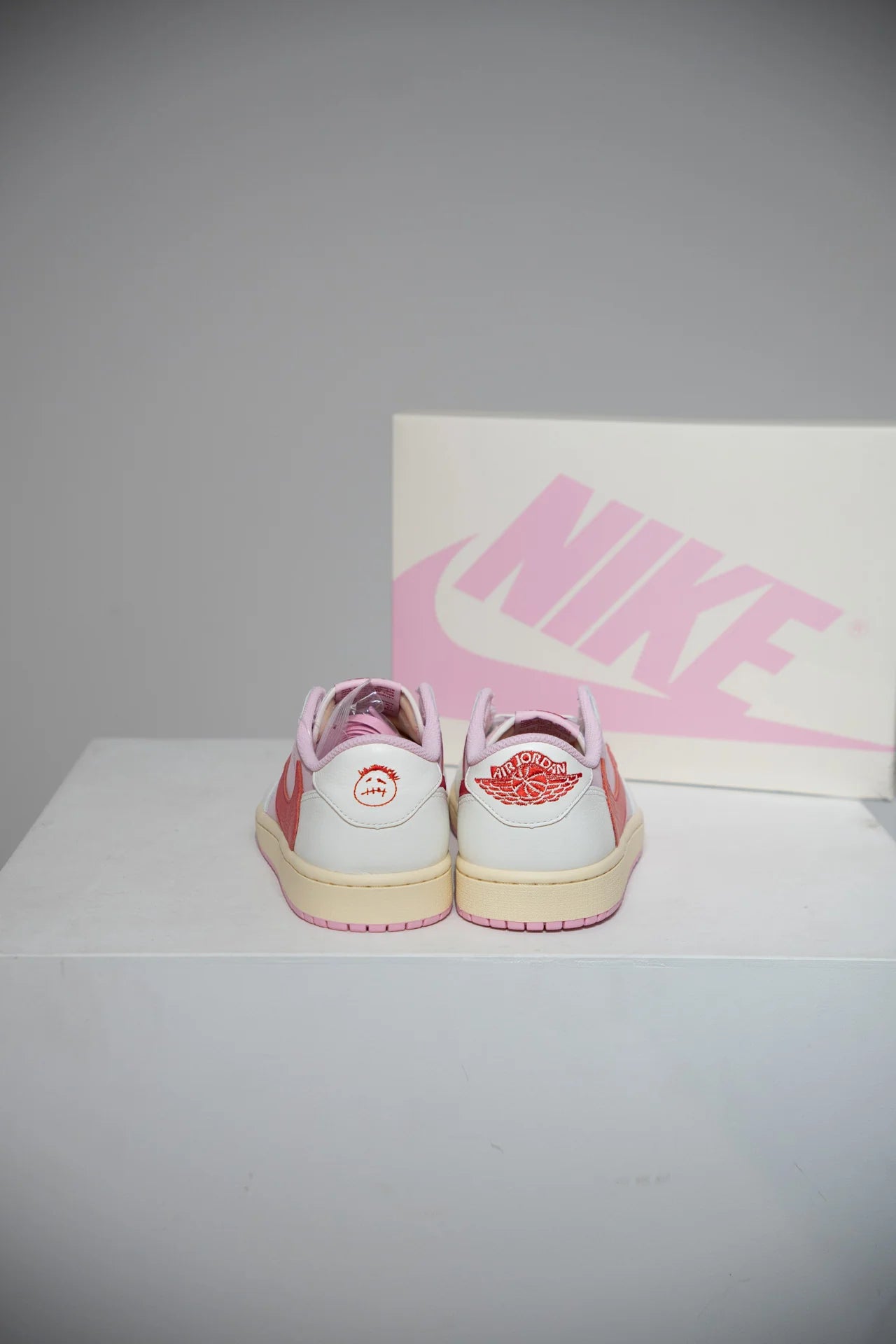 Jordan 1 Low Travis Scott Tropical Pink (Tailles multiples)