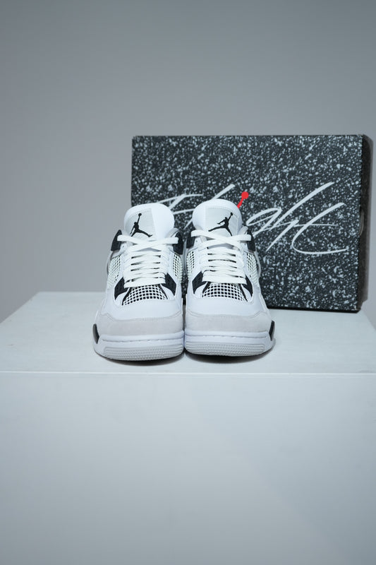 Jordan 4 Military Black (Taille 42,5)