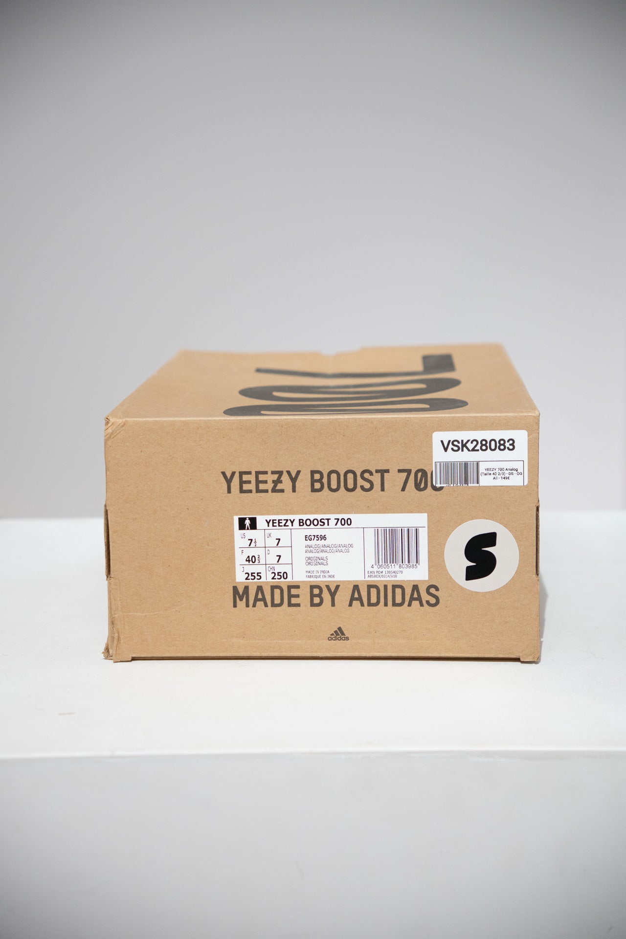YEEZY 700 Analog (Taille 40 2/3)