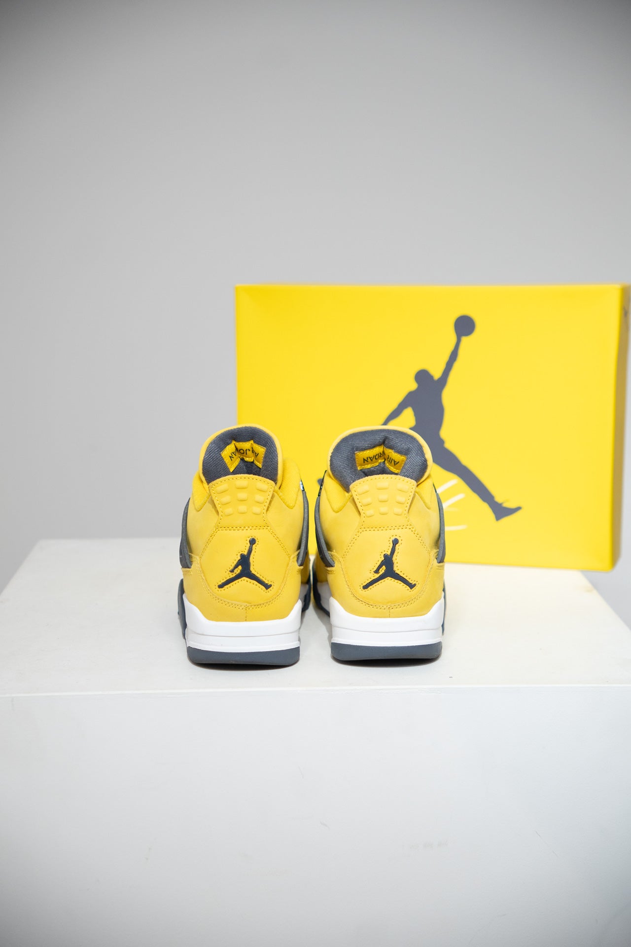 Jordan 4 Lightning (Taille 40)