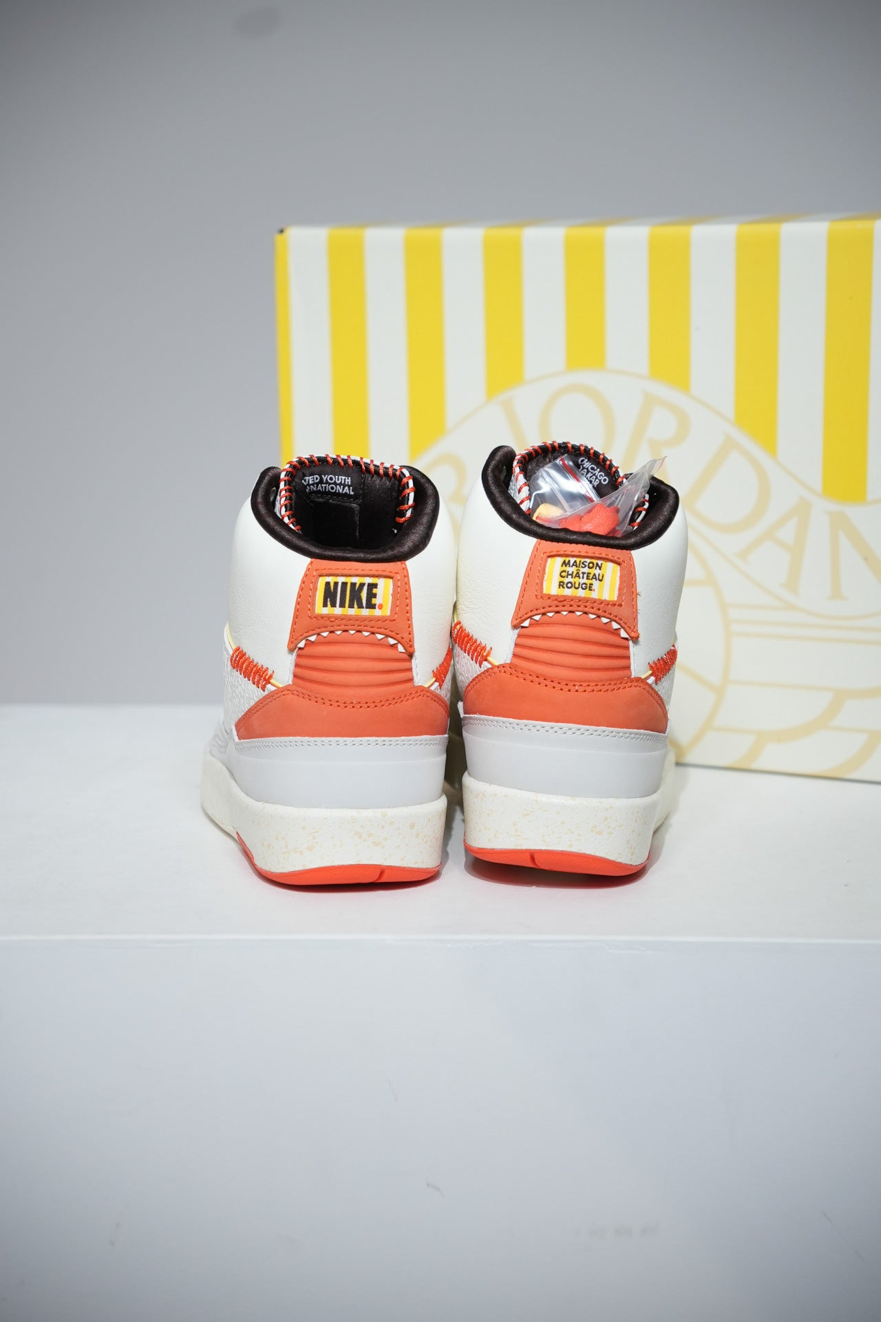 Jordan 2 Maison Chateau Rouge (Taille 47,5)