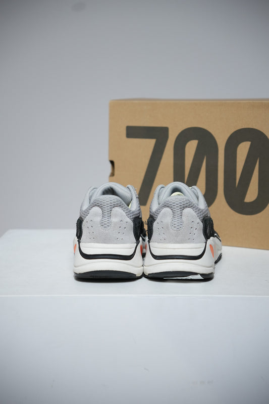 Yeezy 700 Wave Runner (Taille 41 1/3)