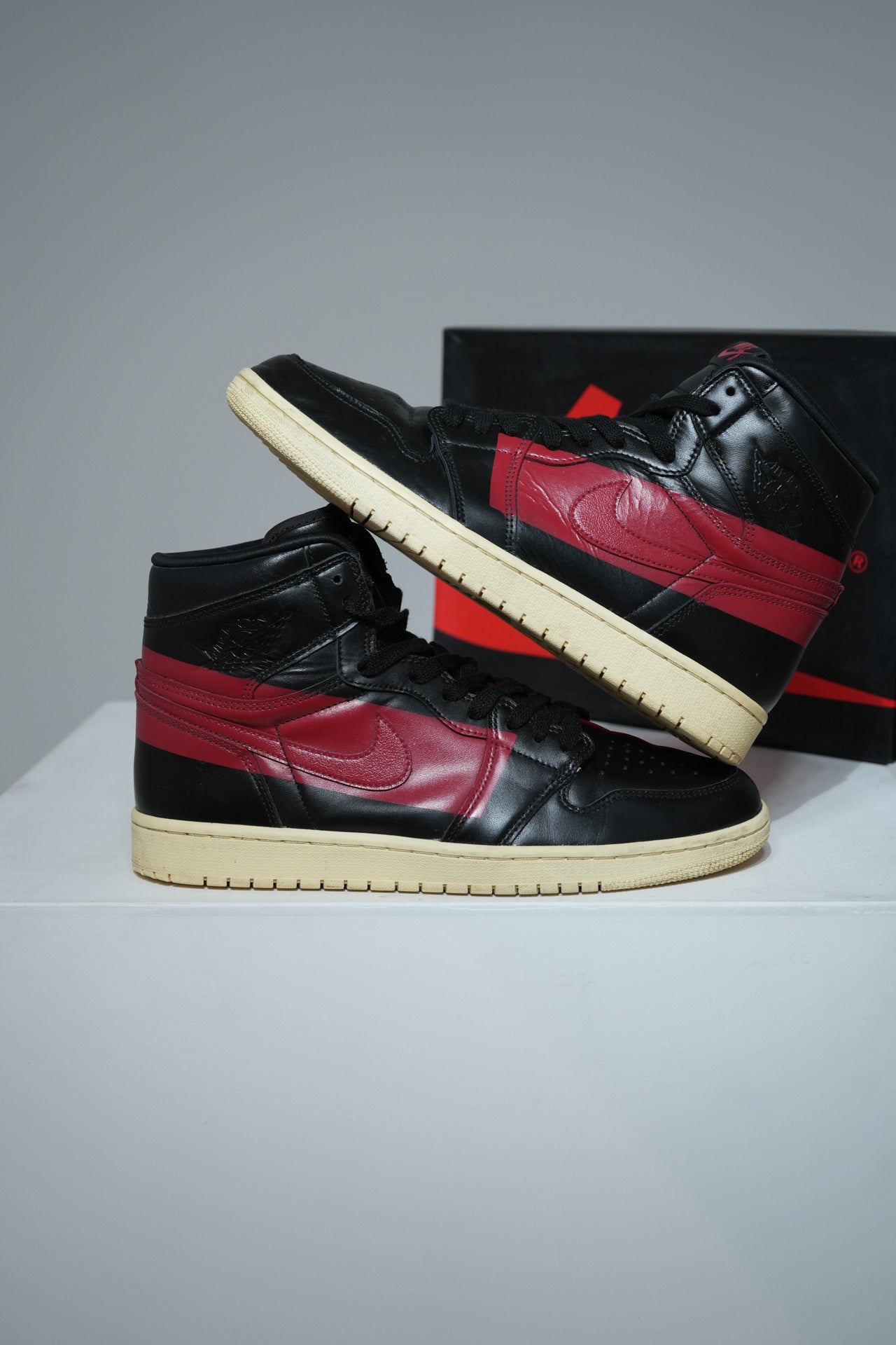 Jordan 1 high Defiant Couture (Taille 44,5)