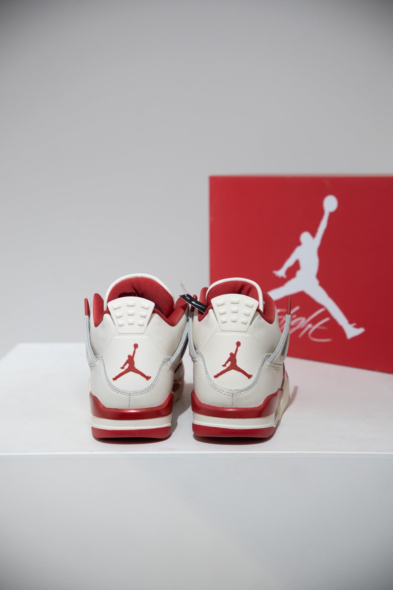 Jordan 4 Valentines Day 2026 (Taille 36,5)