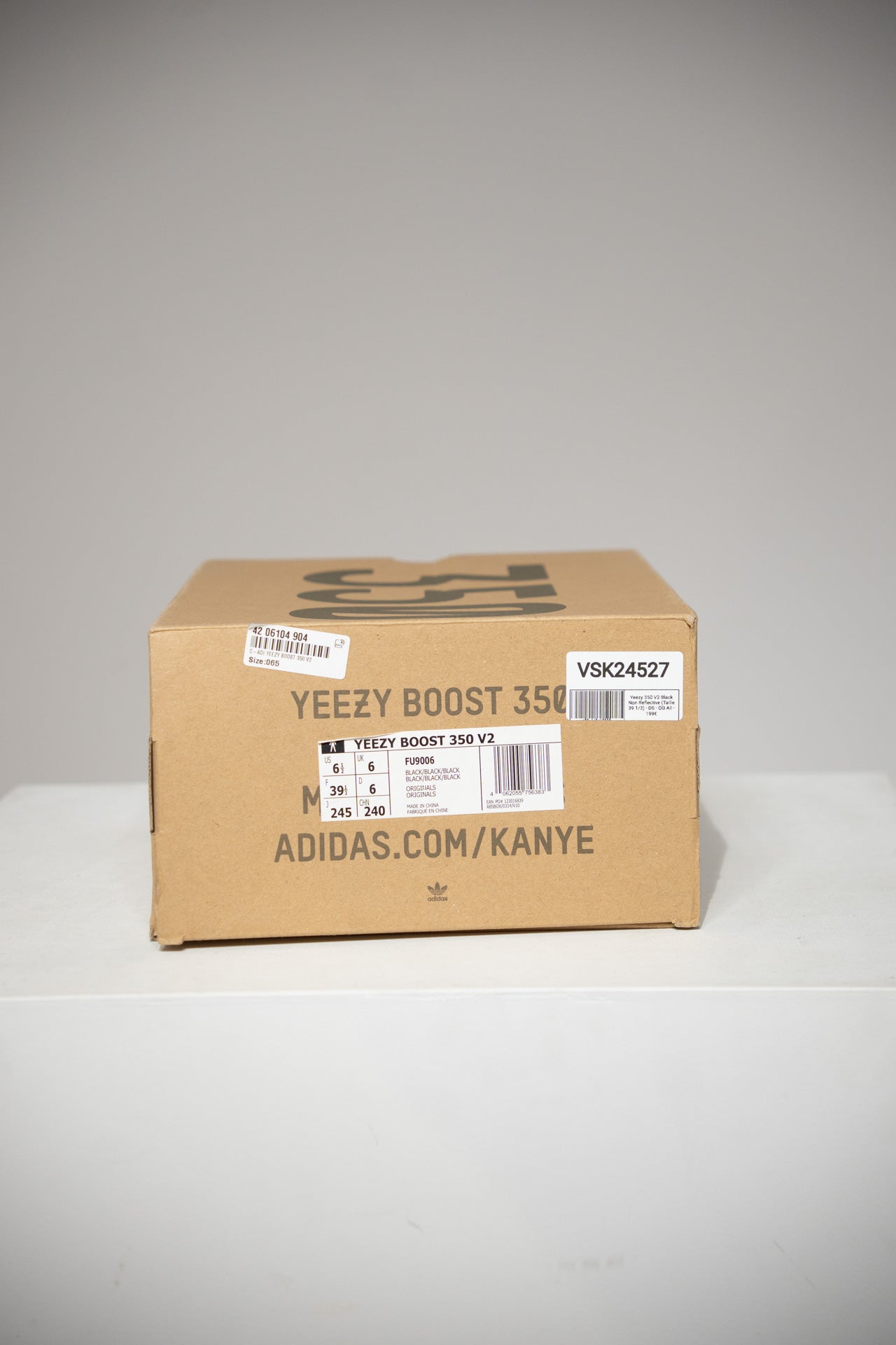 Yeezy 350 V2 Black Non Reflective (Taille 39 1/3)