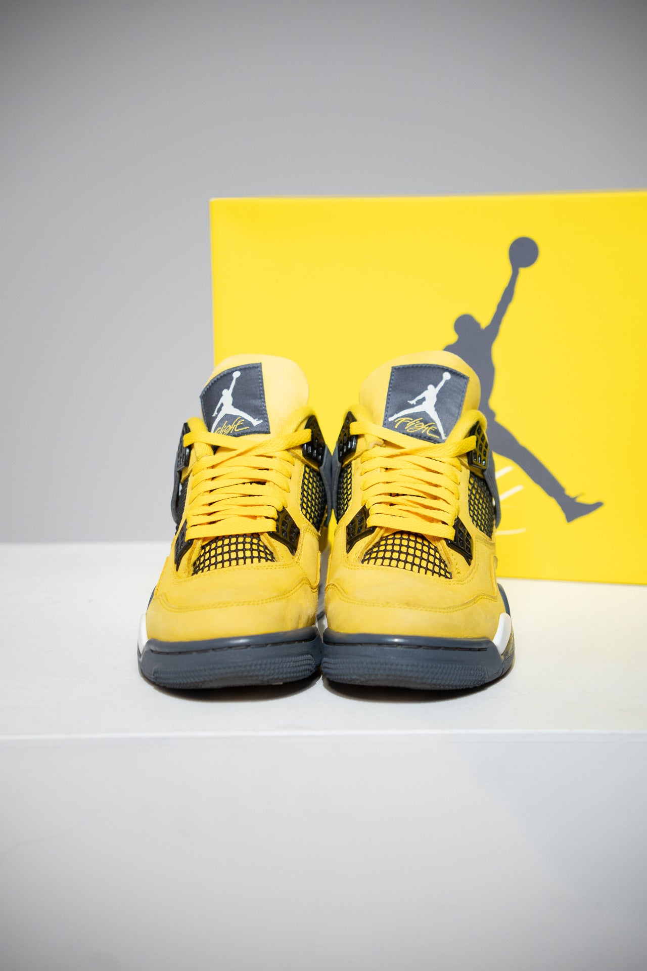 Jordan 4 Lightning (Taille 40)