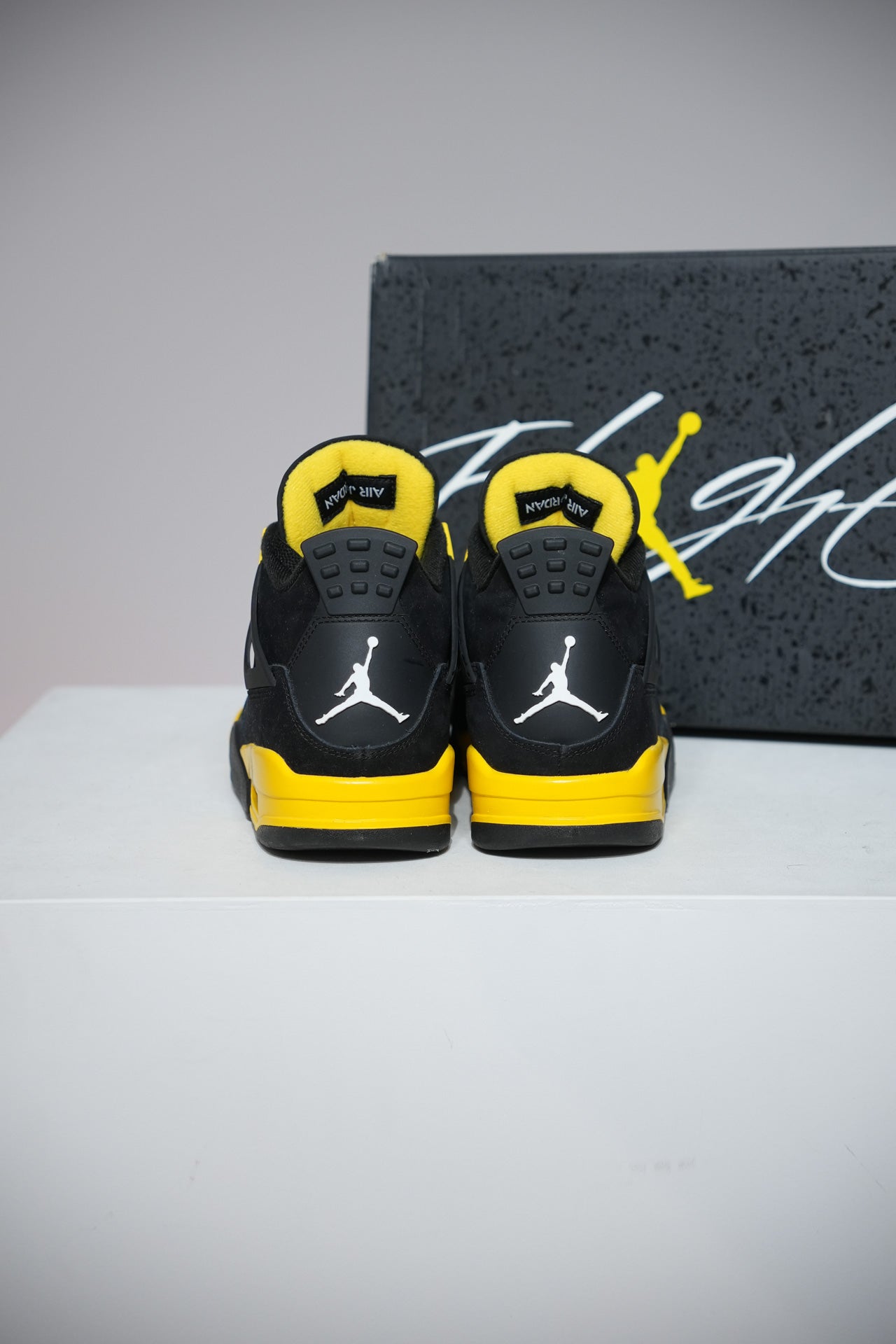 Jordan 4 Thunder (Taille 42,5)