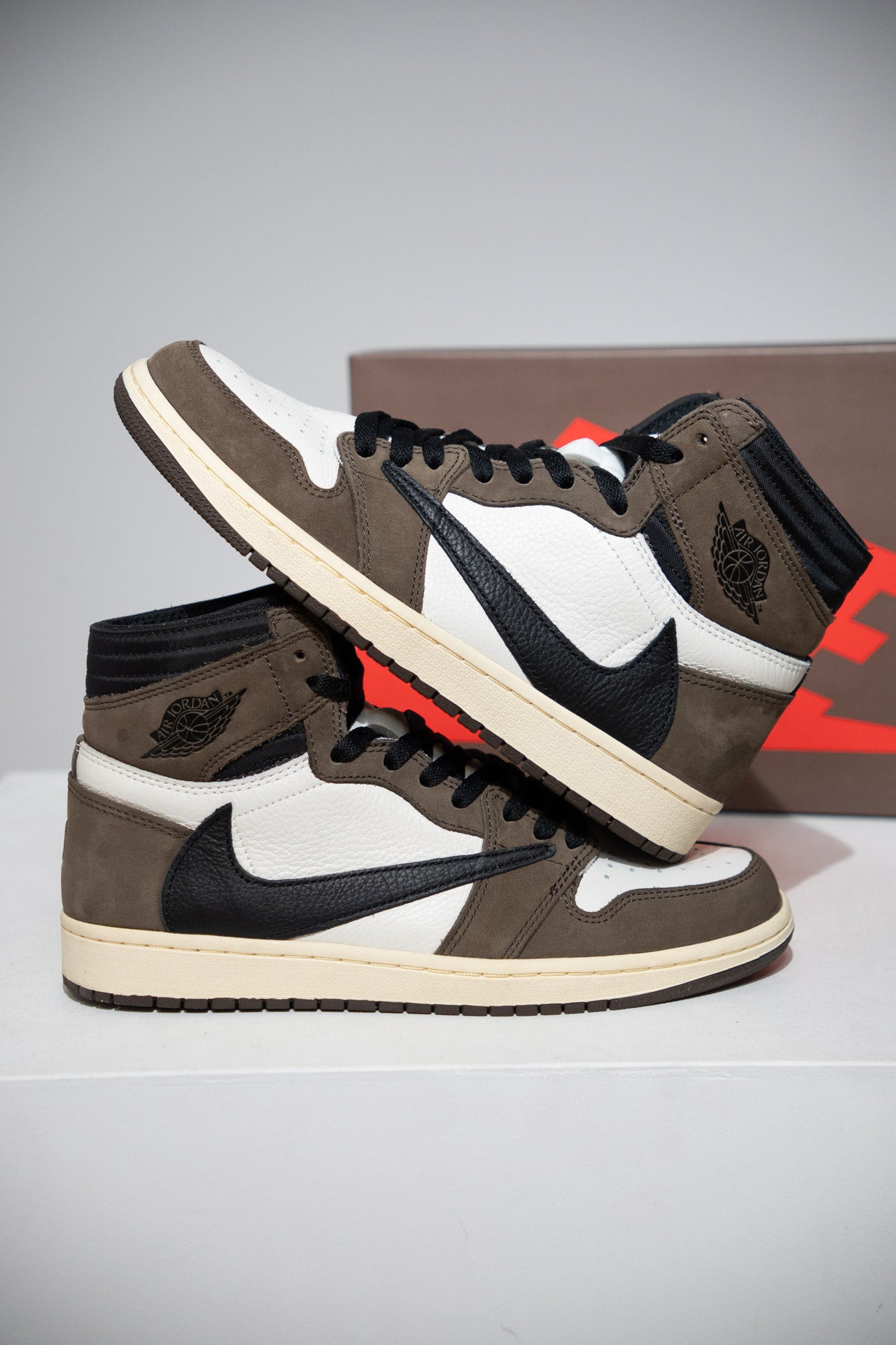 Jordan 1 High Travis Scott Mocha (Taille 44)