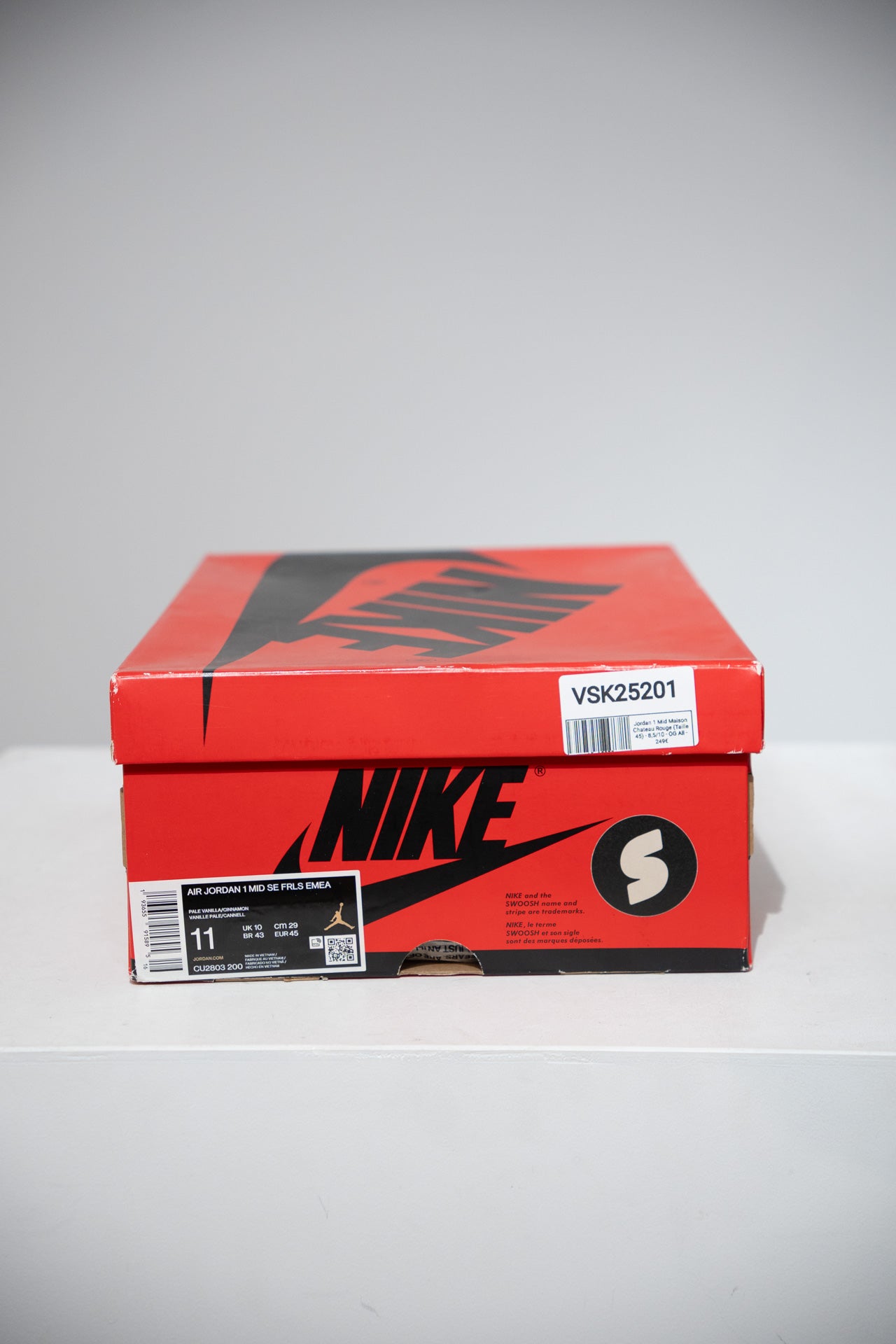Jordan 1 Mid Maison Chateau Rouge (Taille 45)