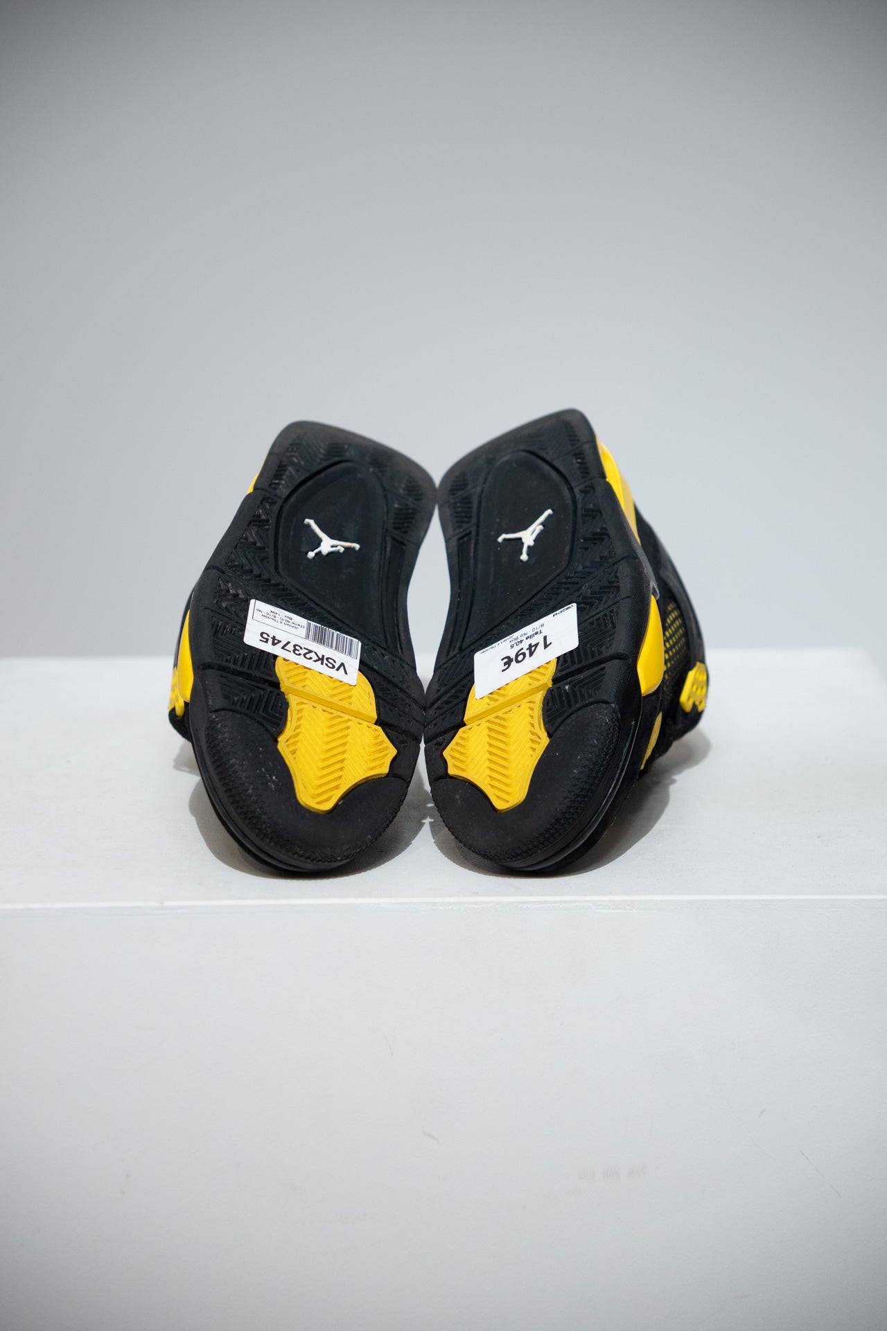 Jordan 4 Thunder (Taille 40,5)