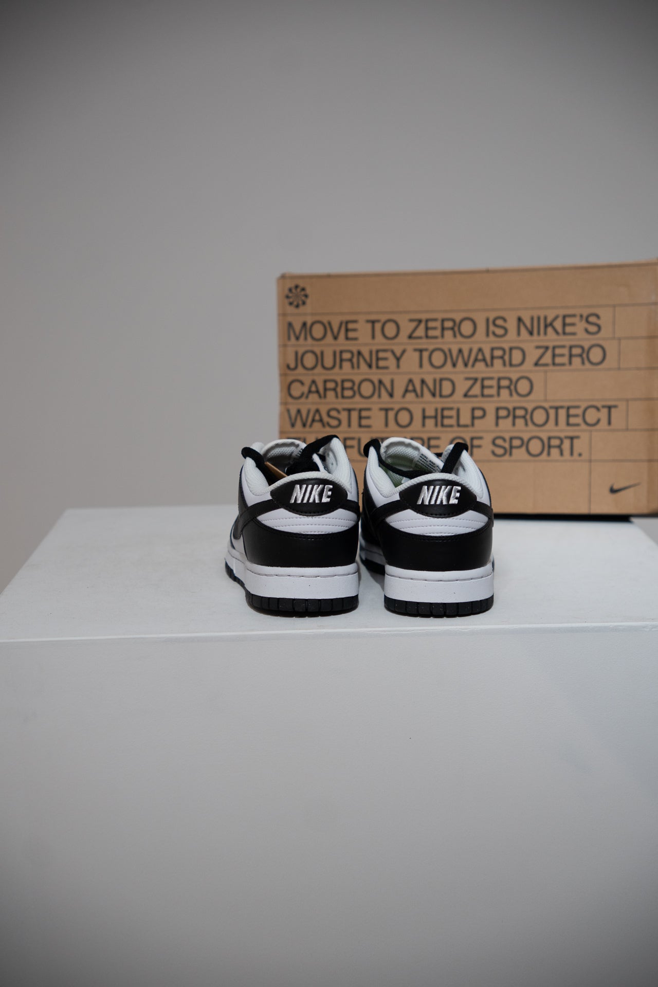 Dunk low Panda Next Nature (Taille 40)