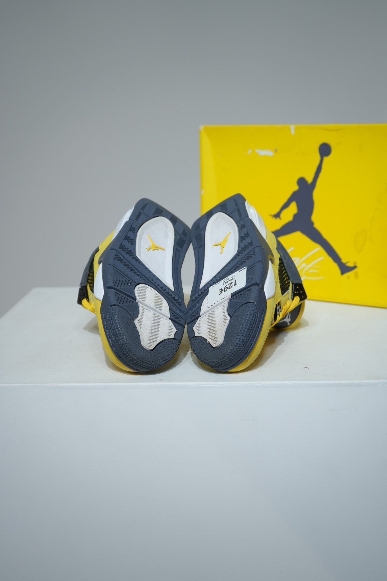 Jordan 4 Lightning GS (Taille 38,5)