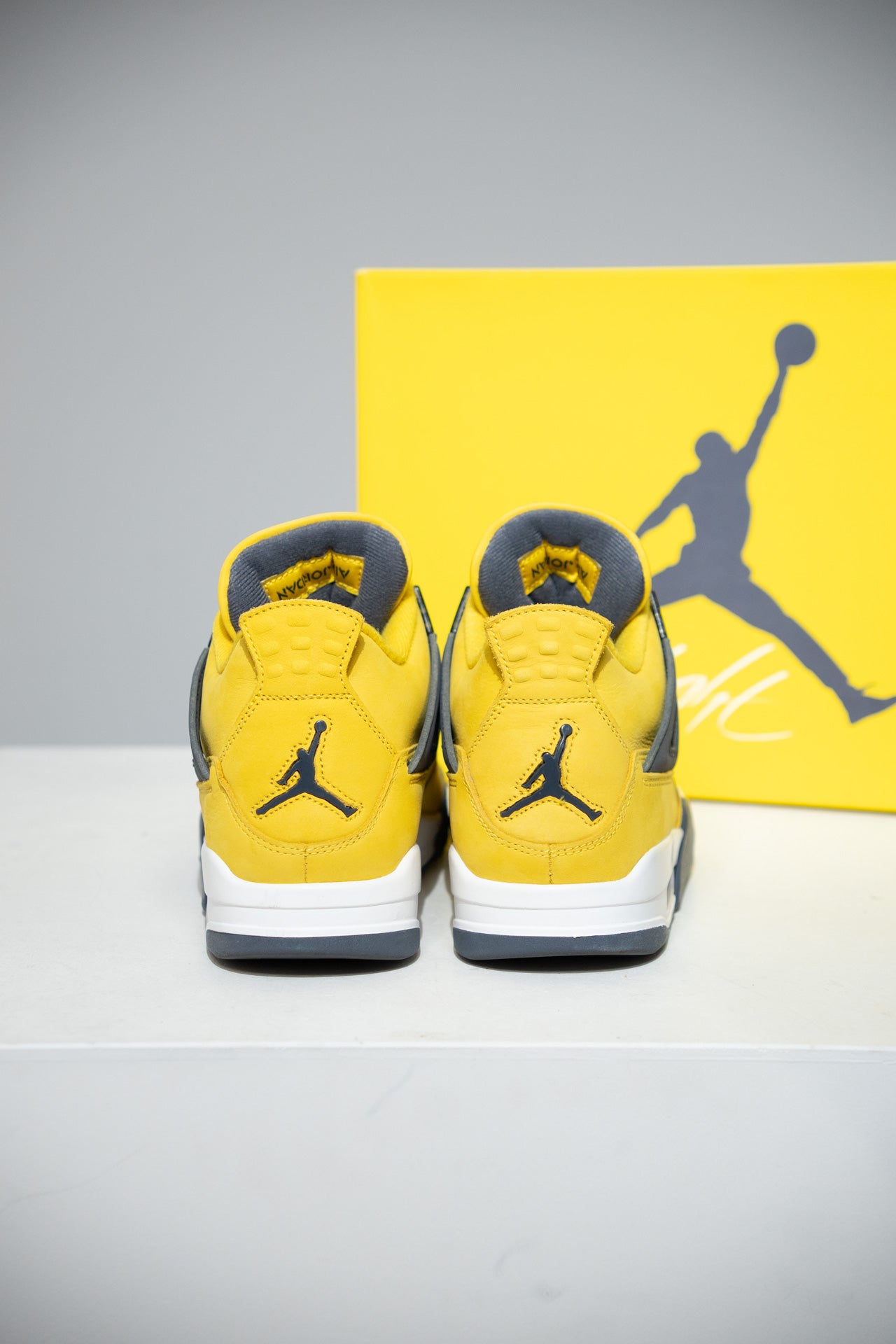 Jordan 4 Lightning (Taille 41)