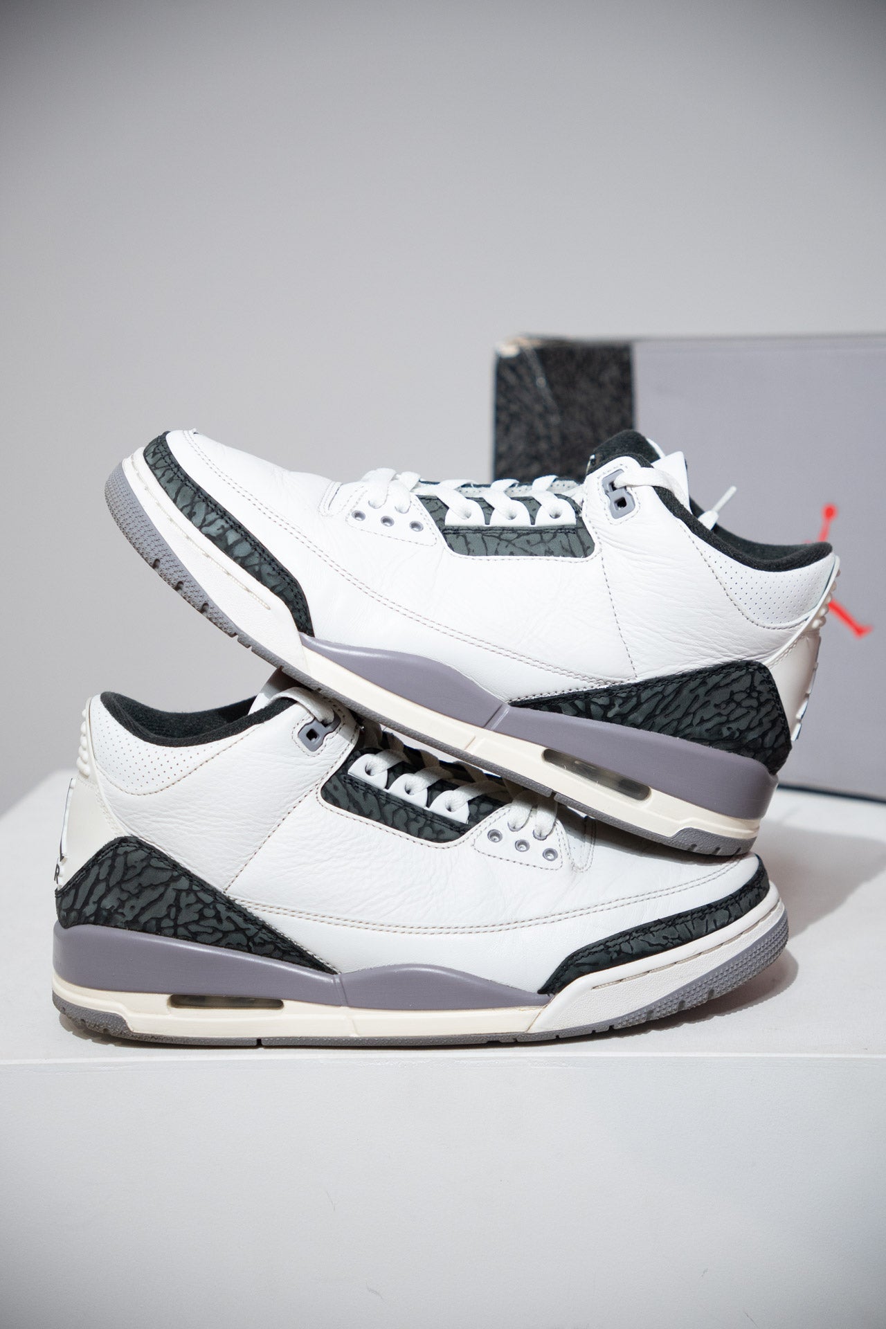 Jordan 3 White Cement Grey (Taille 44)