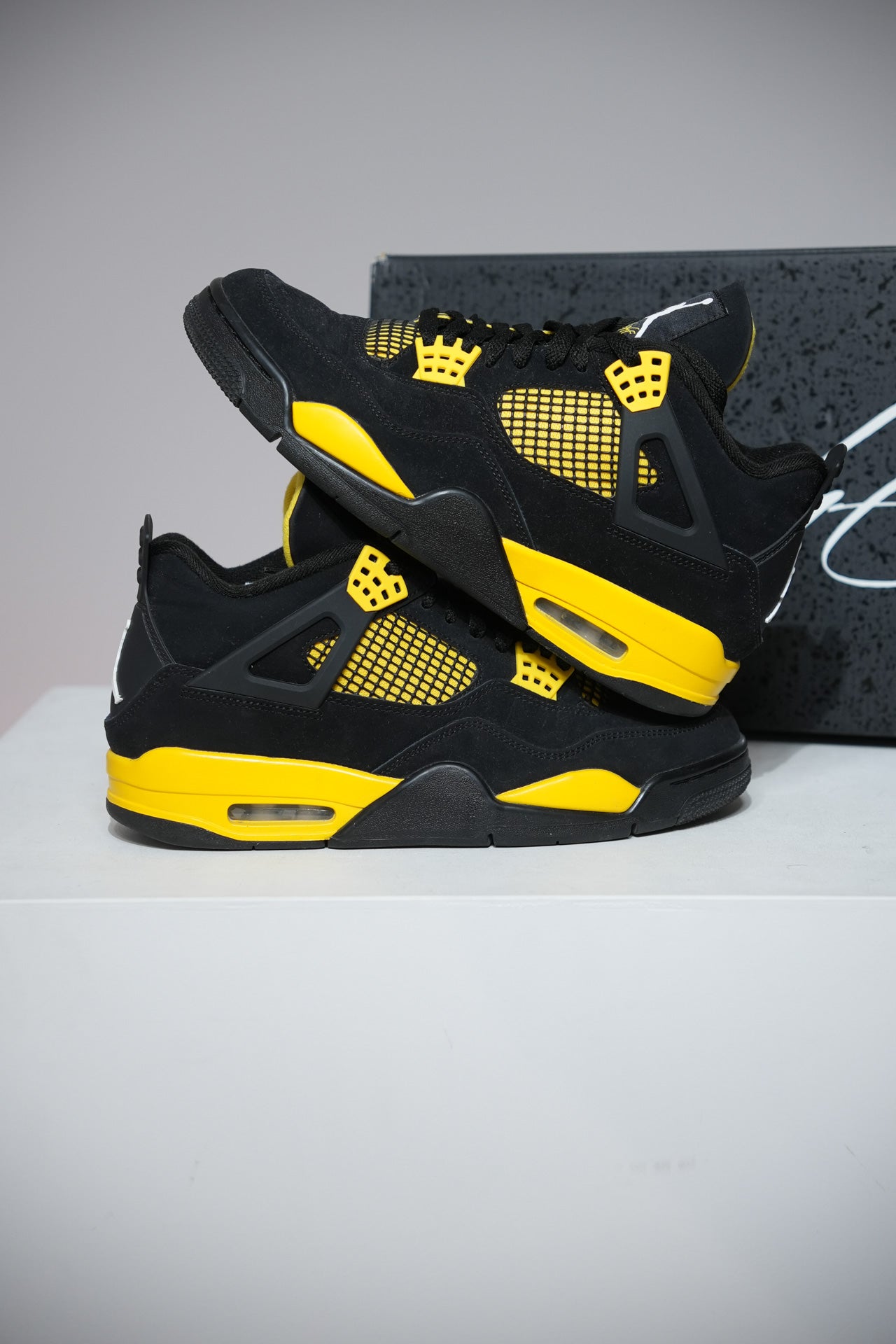 Jordan 4 Thunder (Taille 42,5)