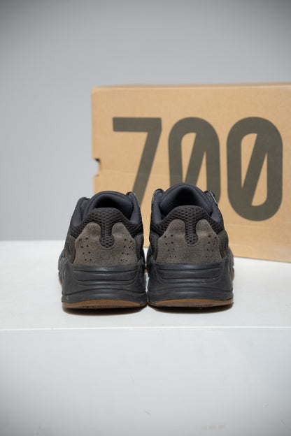 yeezy 700 Utility Black (Taille 42 2/3)