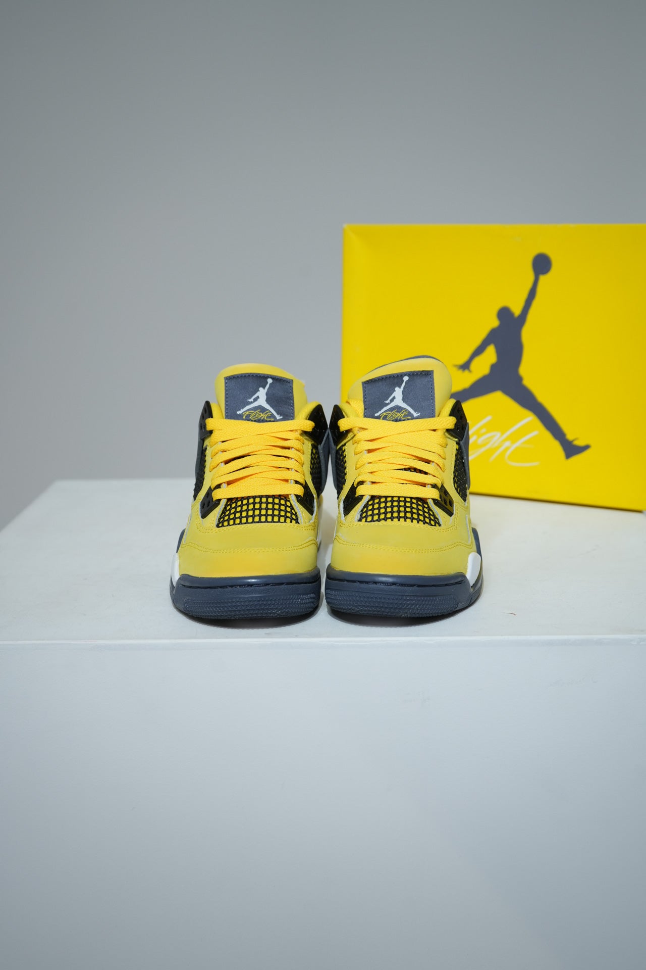 Jordan 4 Lightning GS (Taille 37,5)