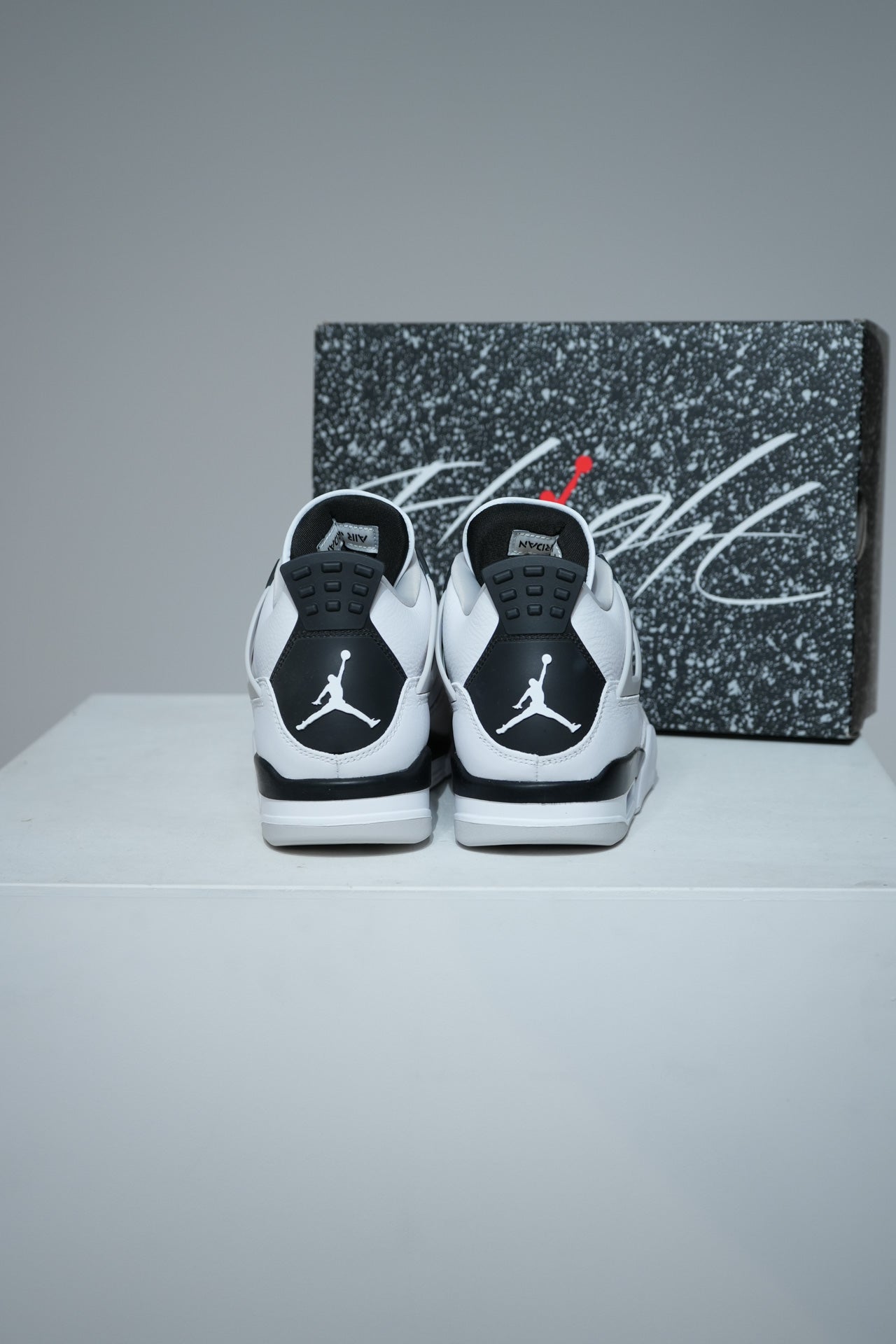 Jordan 4 Military Black (Taille 42,5)