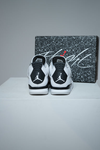 Jordan 4 Military Black (Taille 42,5)