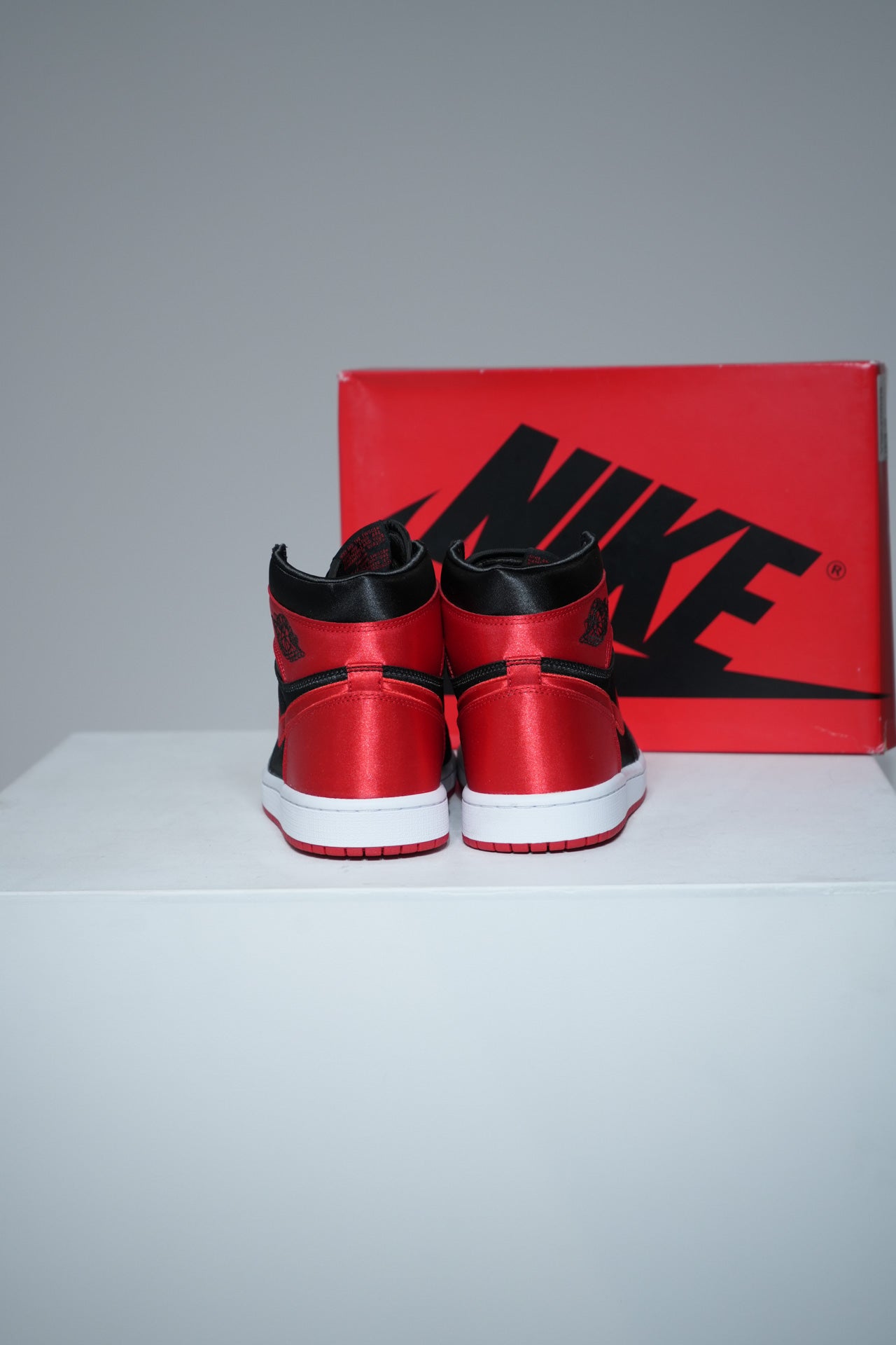 Jordan 1 High Satin Bred (Taille 42,5)