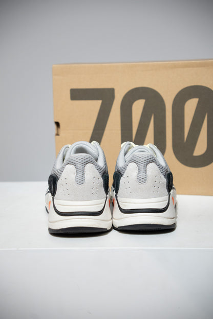 Yeezy 700 Wave Runner (Taille 45 1/3)