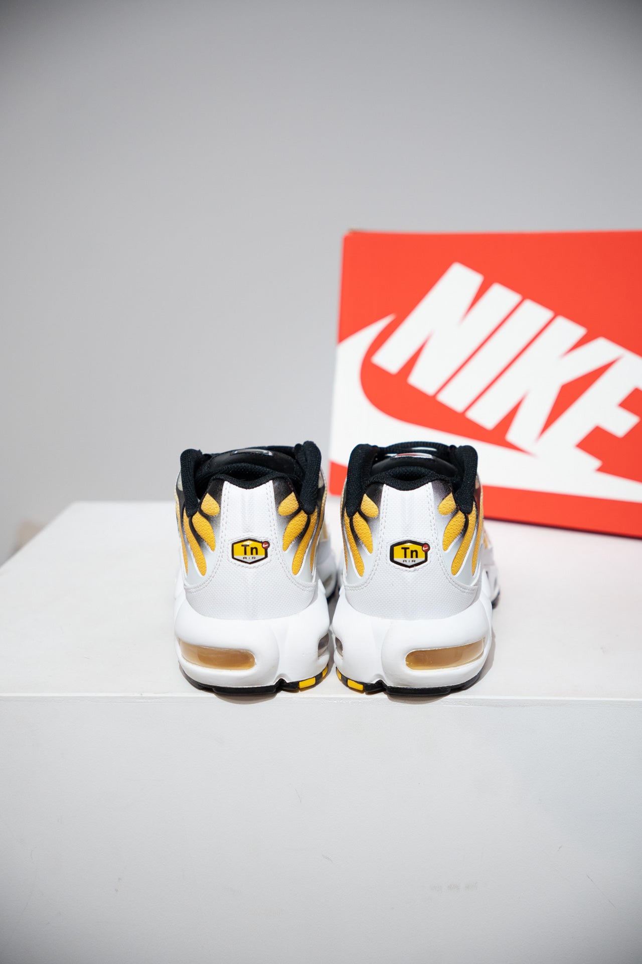 Air Max Plus (TN) White Varsity Maze Black (Taille 44)