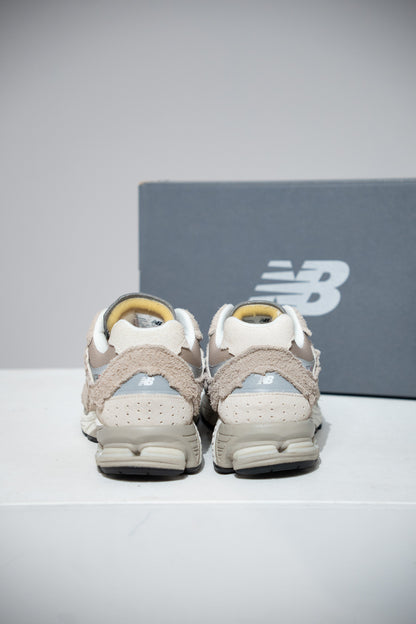 New Balance 2002R Protection Pack Bois Flottant (Taille 41,5)