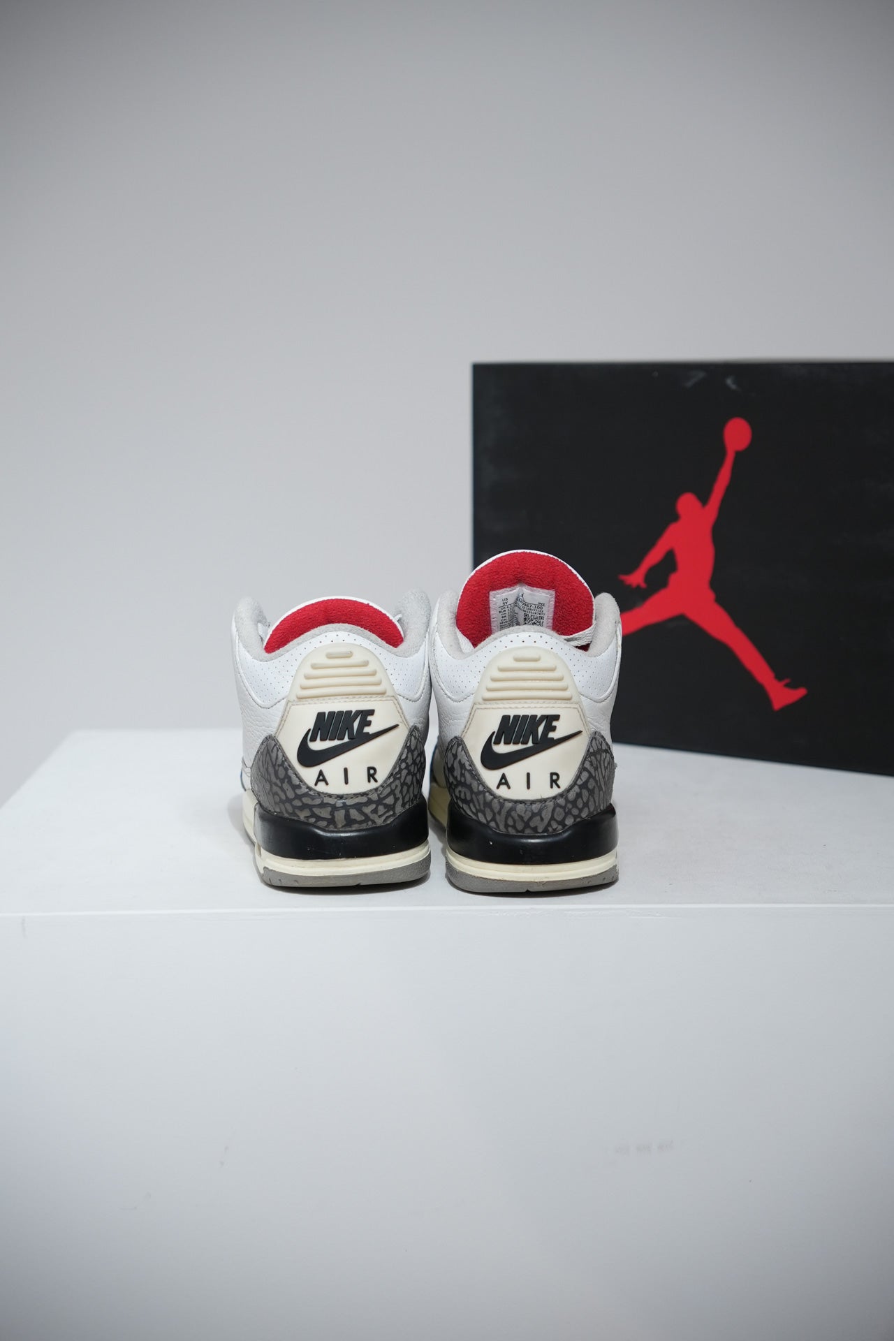 Jordan 3 White Cement Reimagined GS (Taille 37,5)