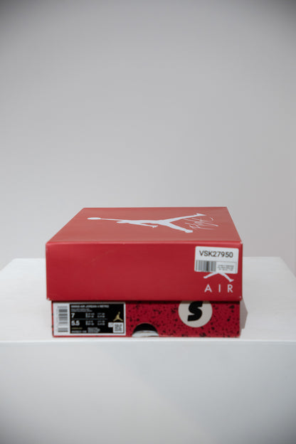 Jordan 4 Valentines Day 2026 (Taille 38)