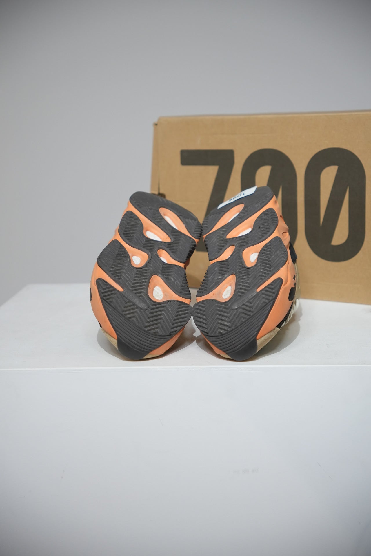 Yeezy 700 Emflame (Taille 42)
