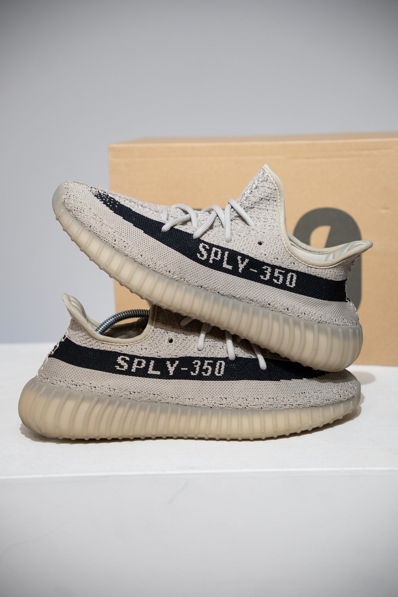 Yeezy 350 V2 Slate (Taille 42)