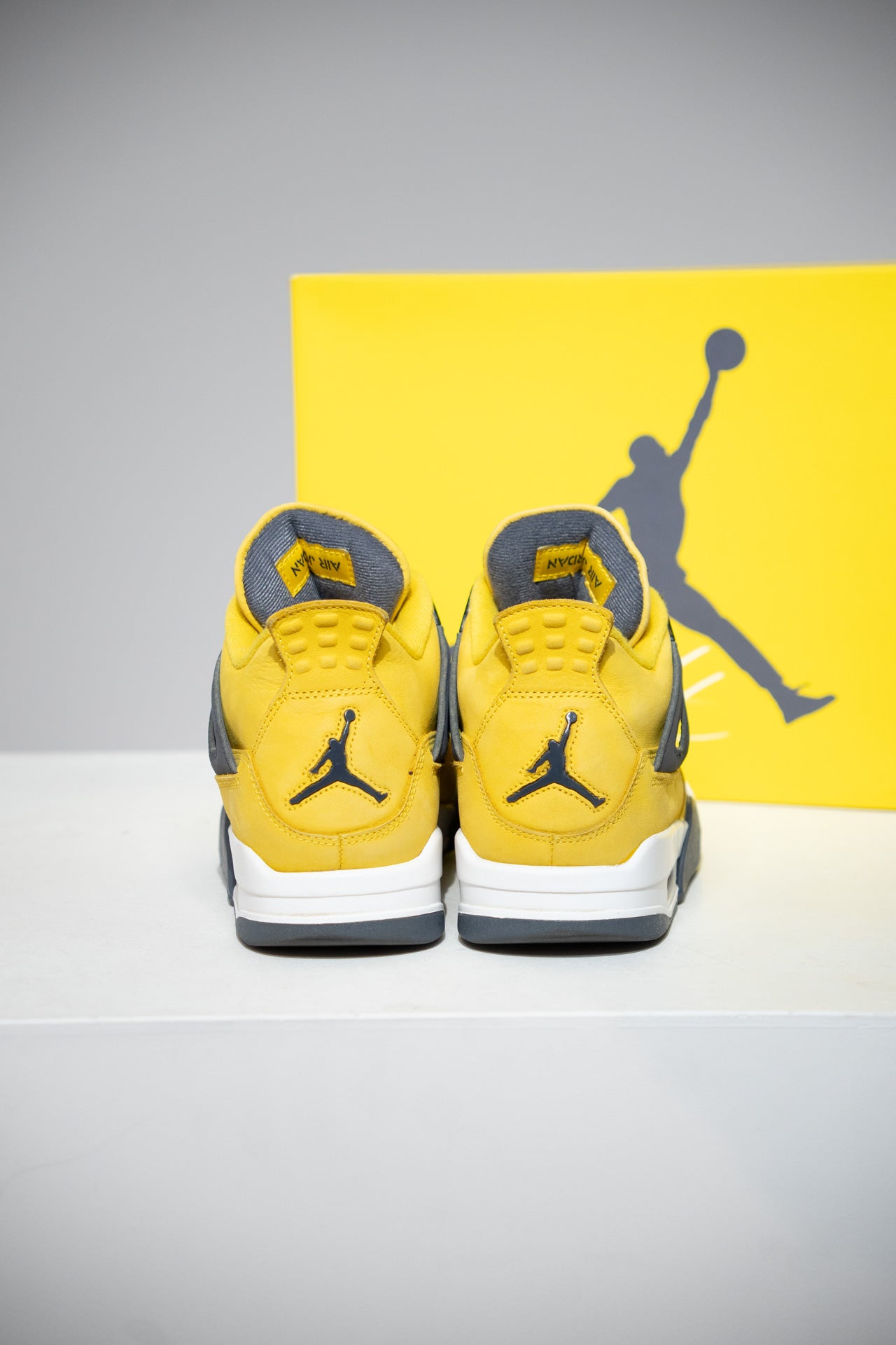 Jordan 4 Lightning (Taille 40)
