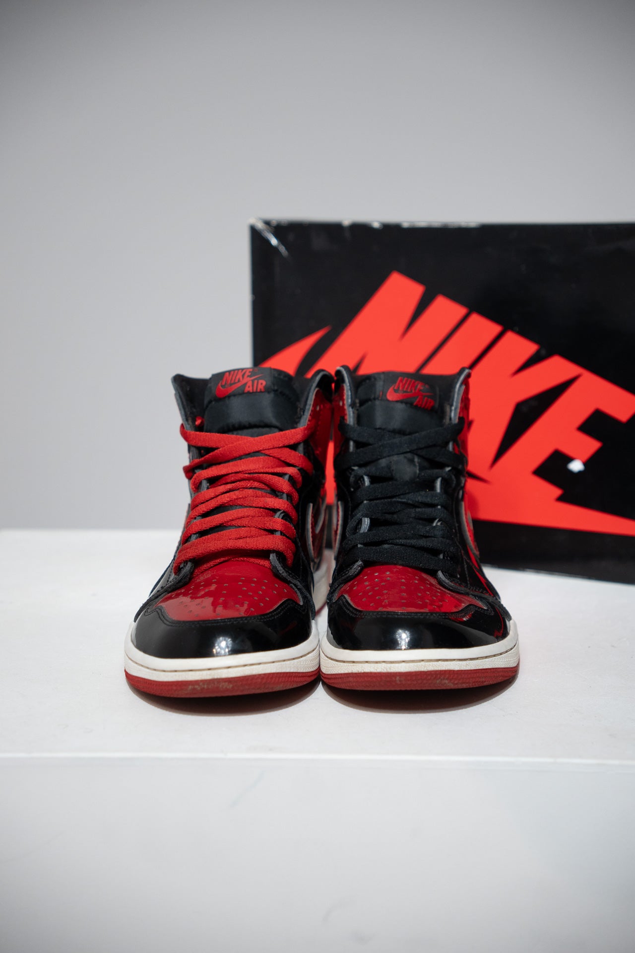 Jordan 1 High Patent Bred (Taille 42)