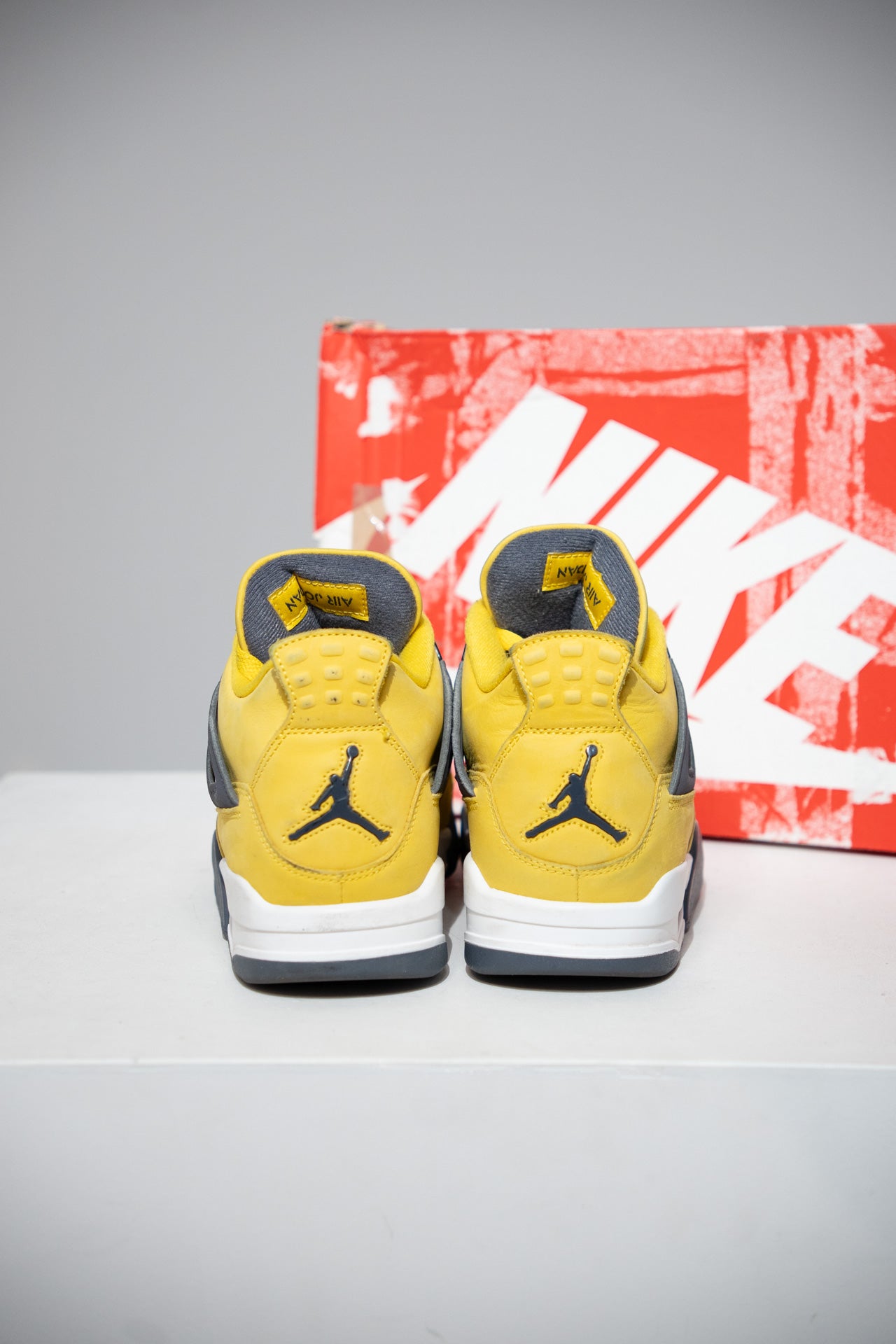 Jordan 4 Lightning (Taille 41)