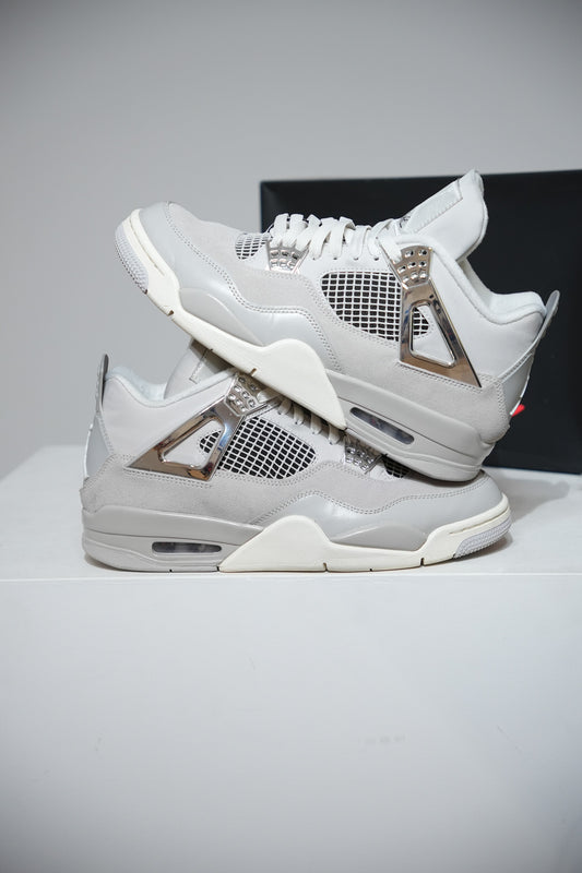 Jordan 4 Frozen Moments (Taille 42,5)