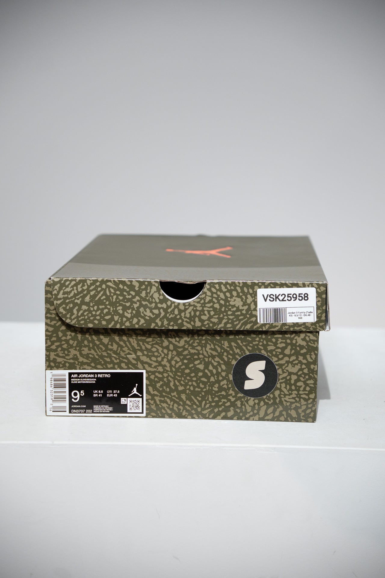 Jordan 3 Family (Taille 43)