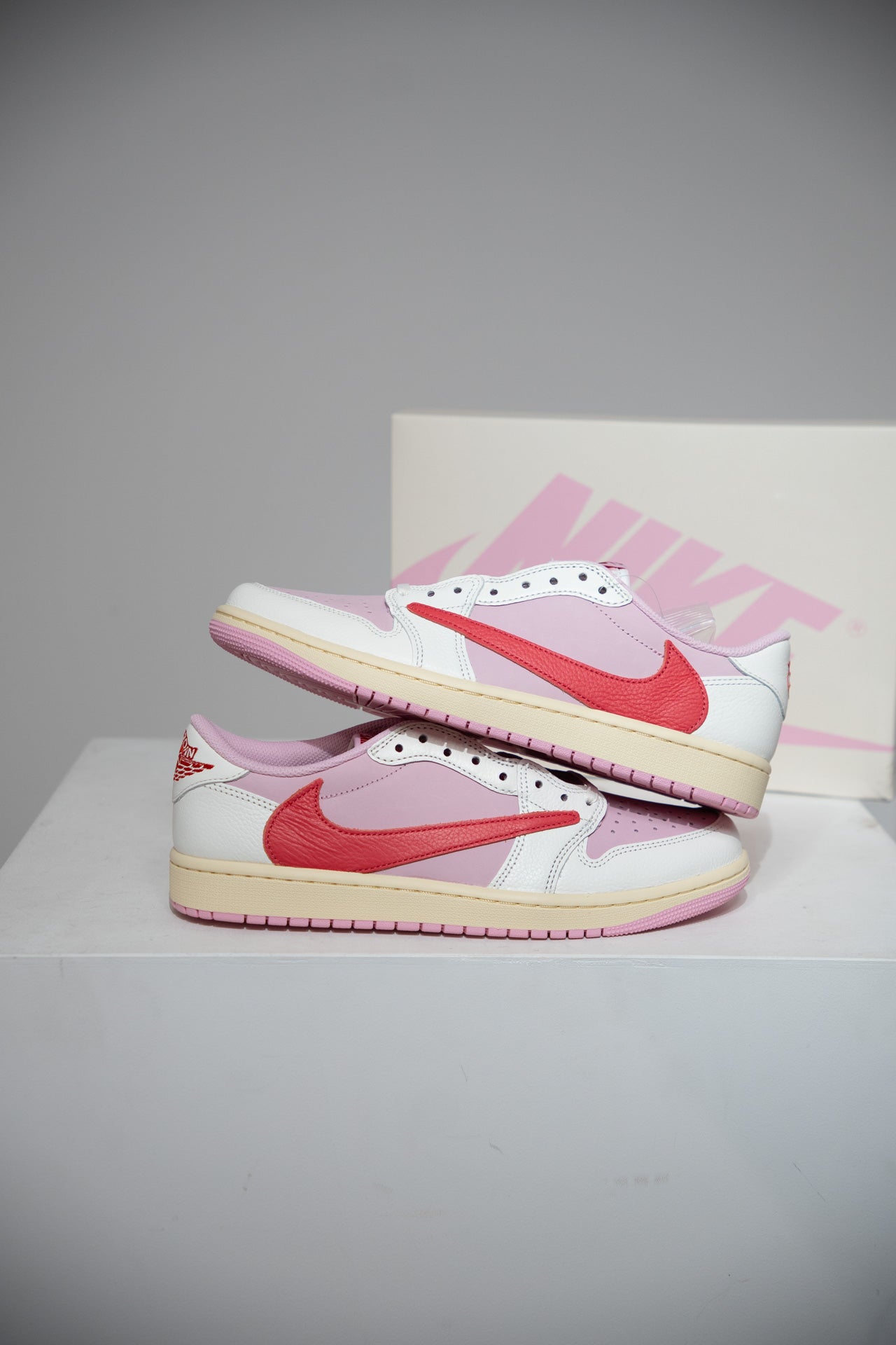 Jordan 1 Low Travis Scott Tropical Pink (Taille 41)