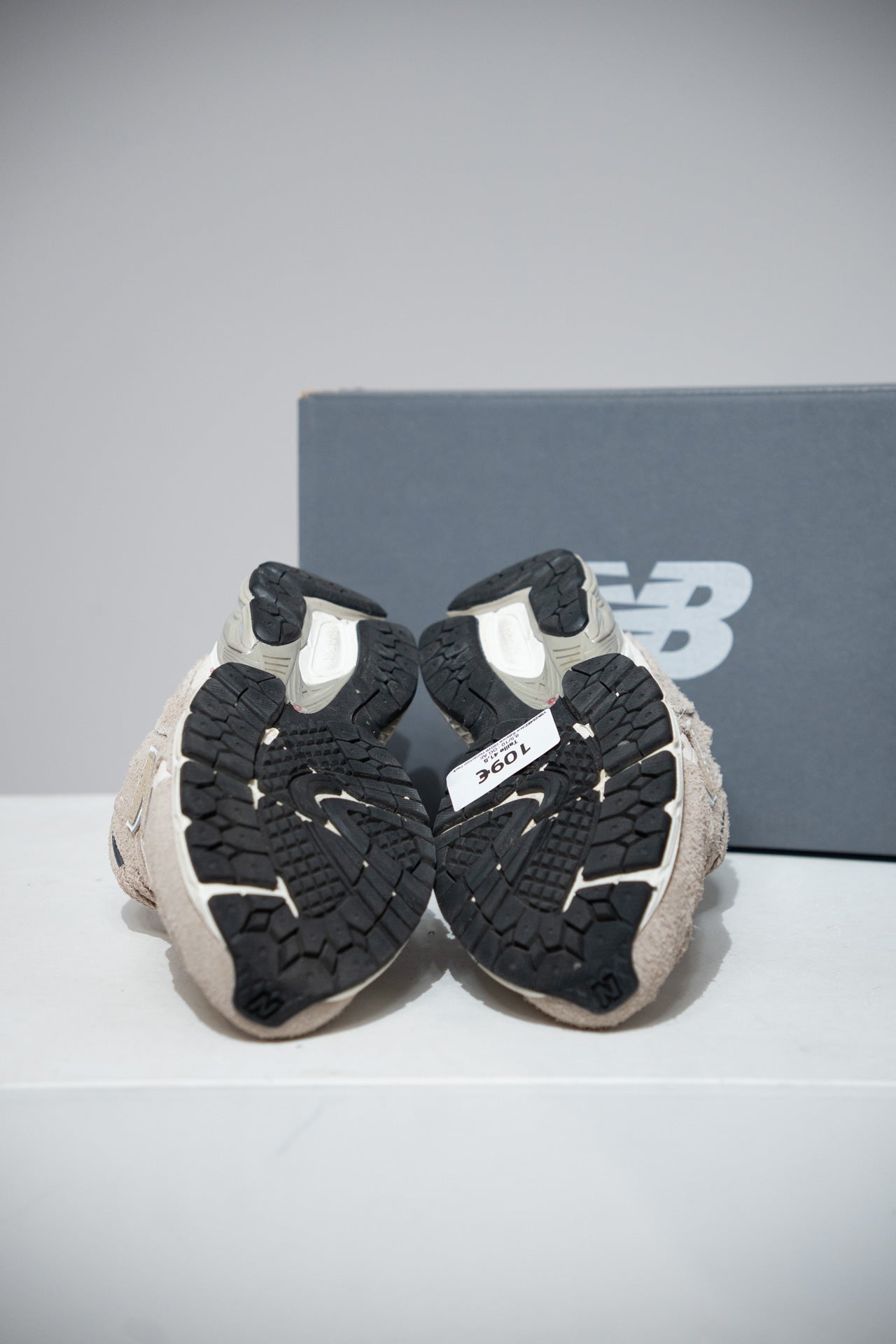 New Balance 2002R Protection Pack Bois Flottant (Taille 41,5)
