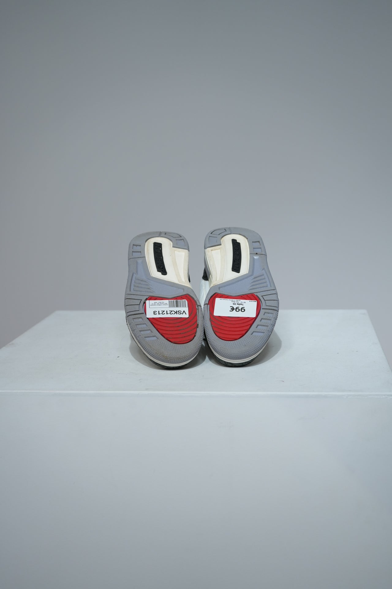 Jordan 3 White Cement GS (Taille 36)