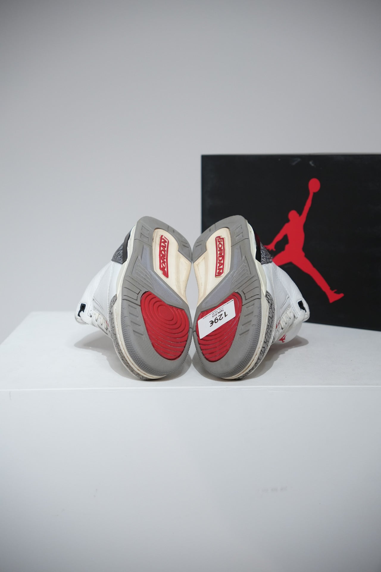 Jordan 3 White Cement Reimagined GS (Taille 37,5)