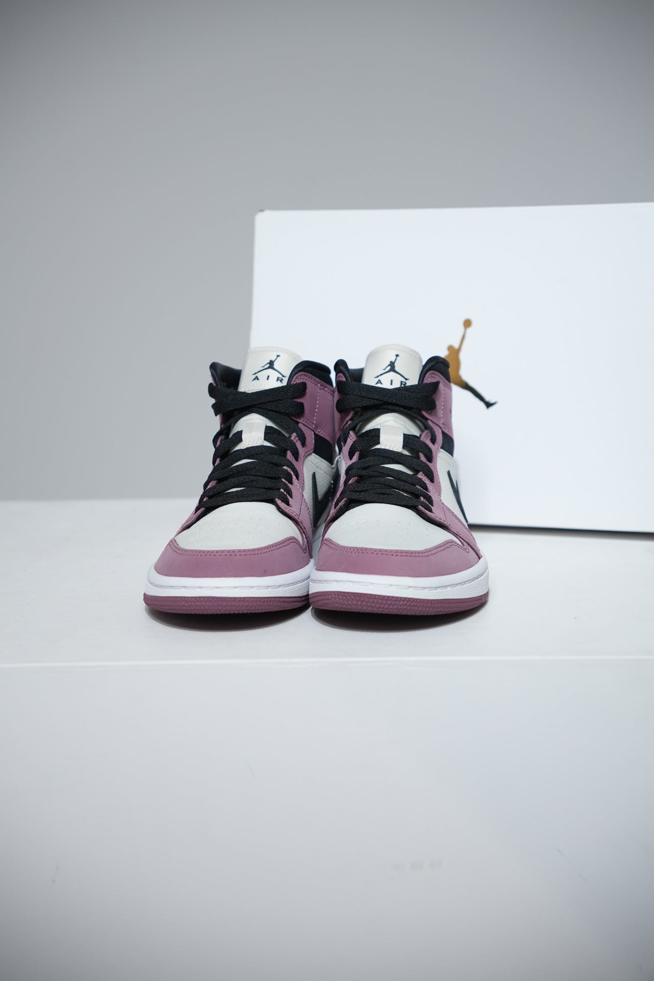 Jordan 1 Mid Mulberry (Taille 39)