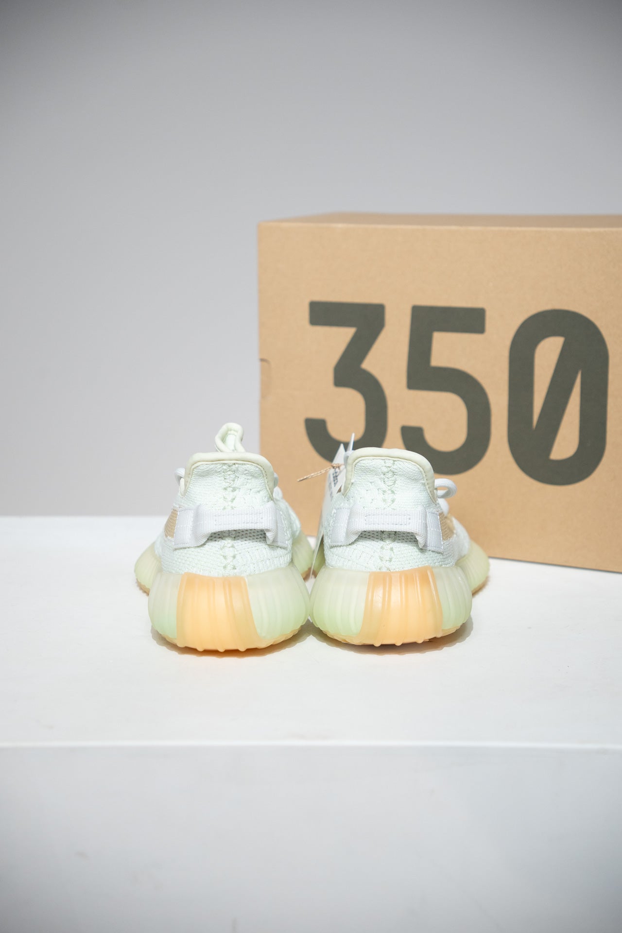 YEEZY 350 V2 Hyperspace (Taille 37 1/3)