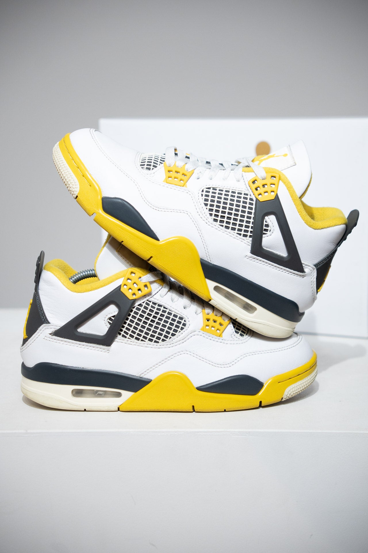 Jordan 4 Vivid Sulfur (Taille 38,5)