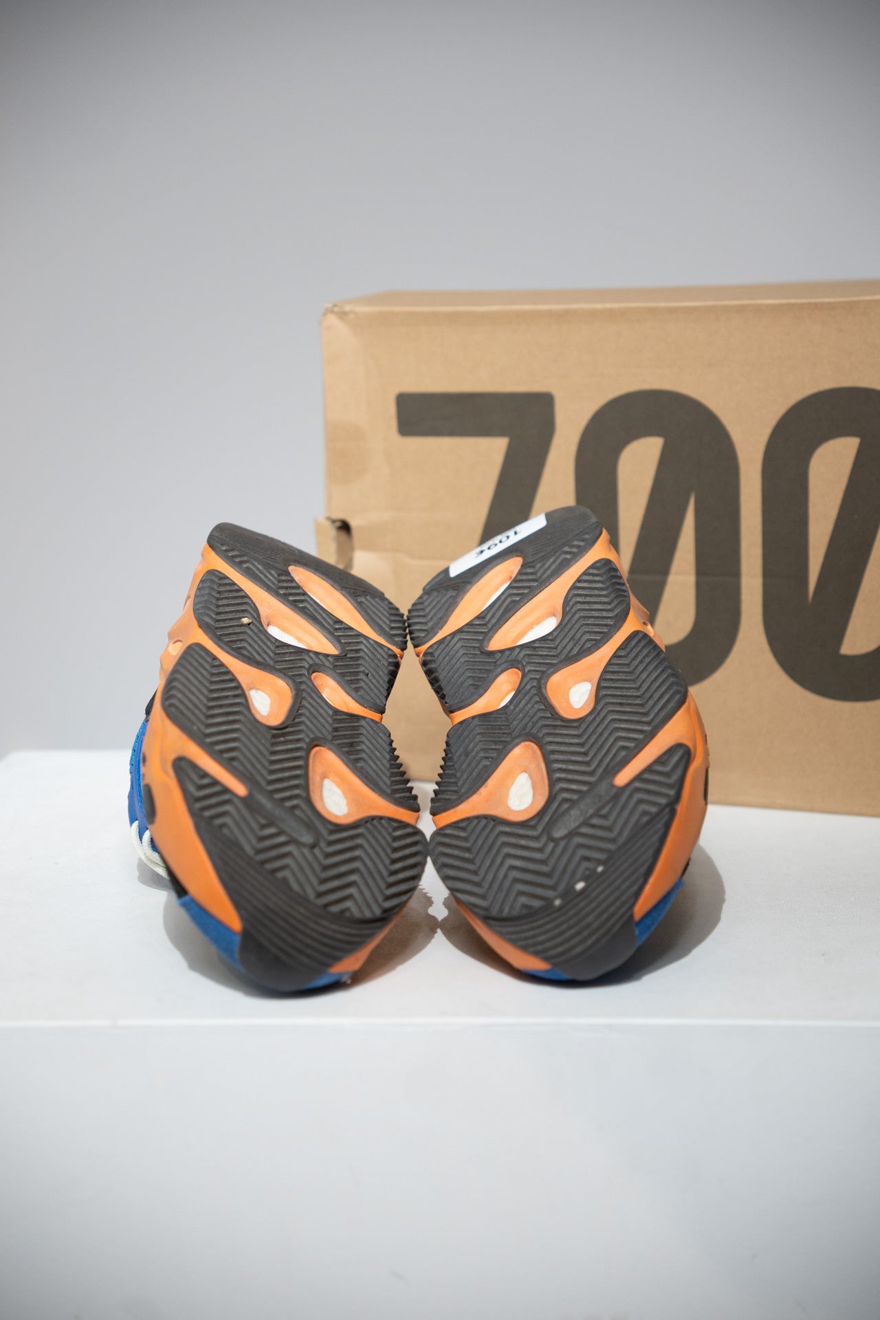 Yeezy 700 Bright Blue (Taille 42 2/3)