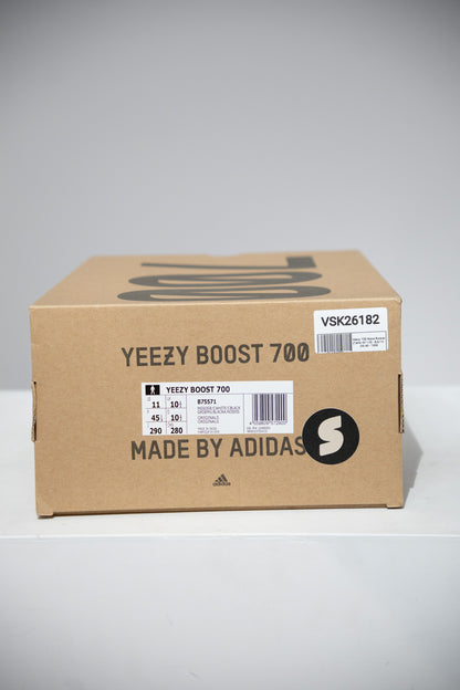 Yeezy 700 Wave Runner (Taille 45 1/3)