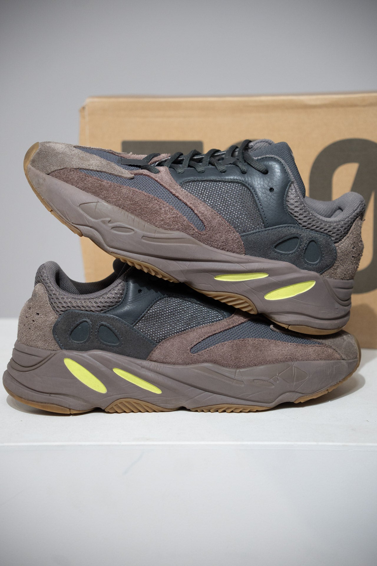 Yeezy 700 Mauve (Taille 45 1/3)